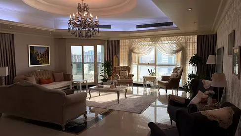 🏡 امتلك إطلالة الأحلام على بحر الشارقة!