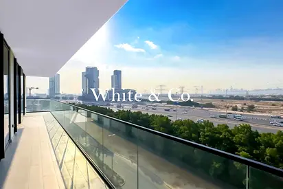 Marina Skyline| Large Layout |Vacant Soon
