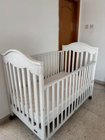 Juniors White wooden baby crib along with mattress - excellent condition