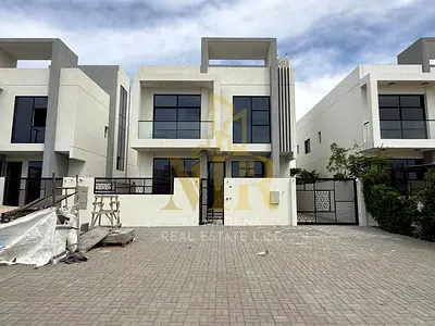 Villa for sale in Al Helio, Ajman - Two floors and a roof | 5 master bedrooms | Central air conditioning | Includes electricity, water, and AC units -