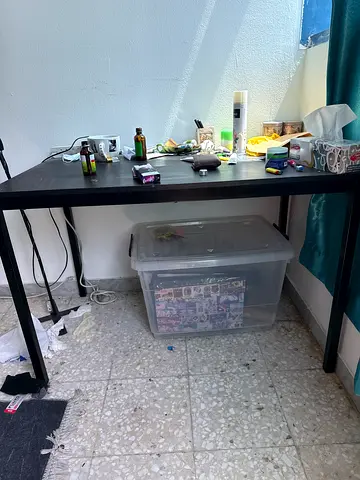 Black Computer Table in Good Condition