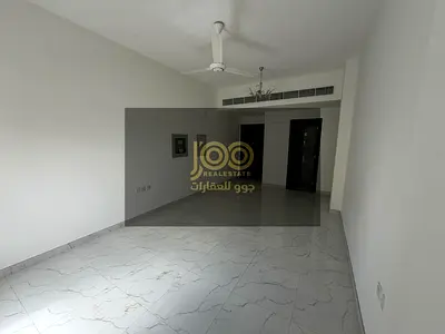 Prime location, close to all services and near Mohammed Bin Zayed Road. The apartment is new and the second occupant.