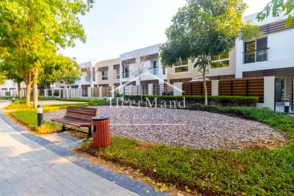 Stunning-3 Bed plus Maids Townhouse-Quiet Location