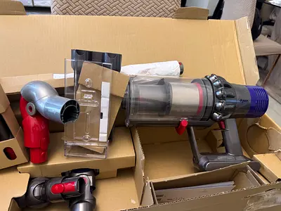 Dyson vacuum v10 new