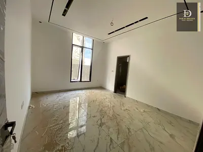 للبيع فى الشارقه منطقه الحوشى فيلا سكنيه مساحه 5000قدم على شارع 18 متر