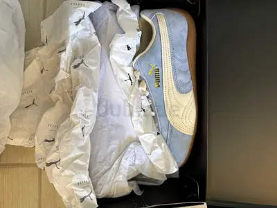 Selling girls sneakers