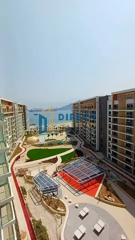 شقة بإطلالة بحرية مباشرة في خورفكان مع تملك حر لجميع الجنسيات وأقساط مريحة حتى 3 سنوات