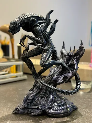 Aliens warrior statue (3d printed  hand painted 10” tall )