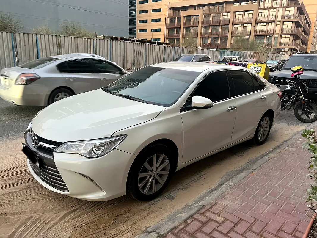 Toyota Camry 2016 — photo 1 of 12