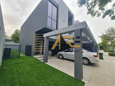 Corner unit Single row ready to move 3BR Townhouse in Robinia Massar