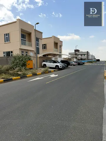 للبيع في الشارقه منطقه   الحوشي ارض سكني   مساحه 5100 قدم   تصريح البناء فيلا سكني   ارضي واول   تملك حر جميع الجنسيات