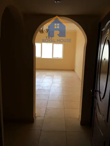 للبيع ثلاث غرف نوم مع غرفه خادمه وموقف سياره بالنهده