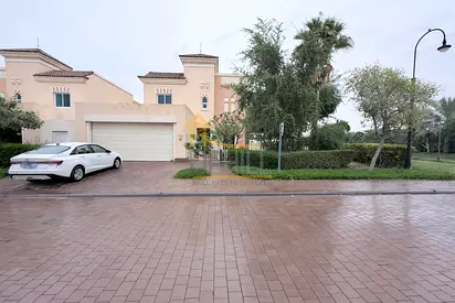 Ready 4 Beds Villa with own Pool- Corner Unit