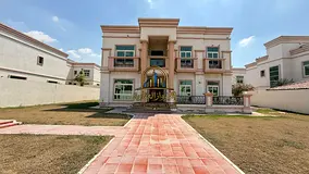 (Luxurious Stand Alone 4BR Villa) With Maidroom+Wadrobes 160k