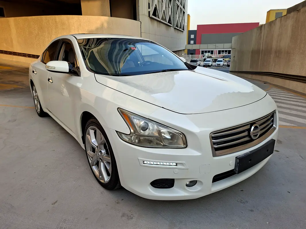 Nissan Maxima 2013 — photo 1 of 18