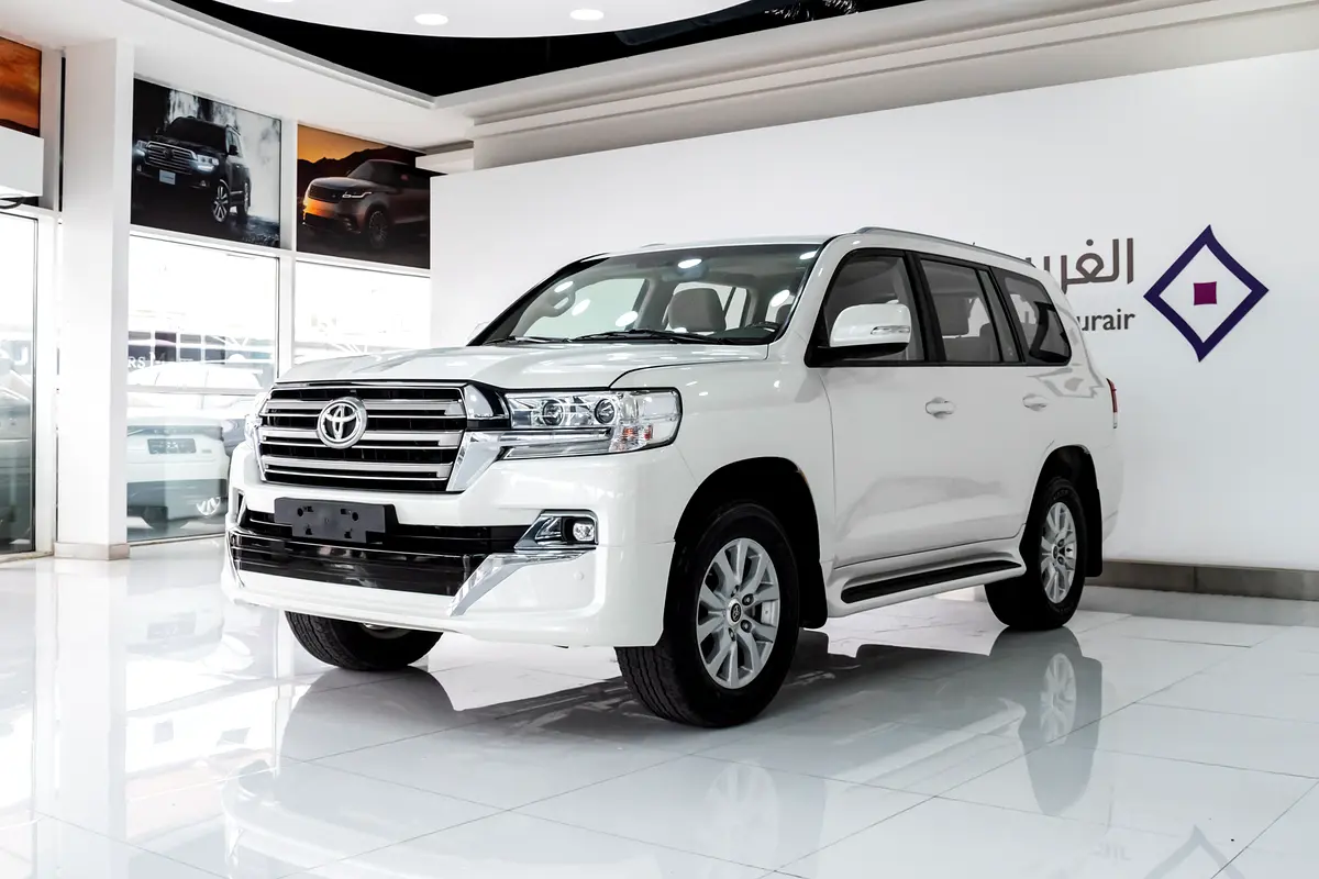 Toyota Land Cruiser 2021 — photo 1 of 16