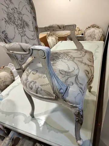 Royal Gold Elegant Dining table for 8 chair