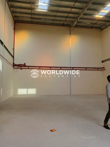 مستودع أرضي كامل مع كهرباء ٥٠ كيلوواط للإيجار || ١٢٥ ألف درهم إماراتي