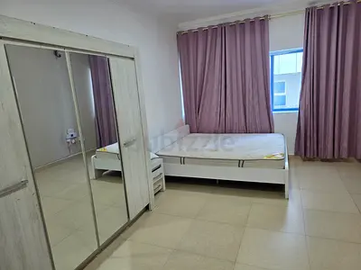 Room available ready to moove