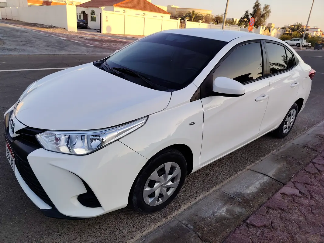 Toyota Yaris 2022 — photo 1 of 11