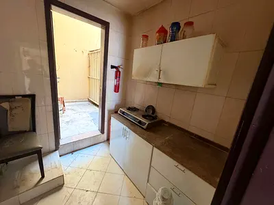 استوديو طابق أرضي بدون تكييف للإيجار السنوي في الروضة 3 – عجمان