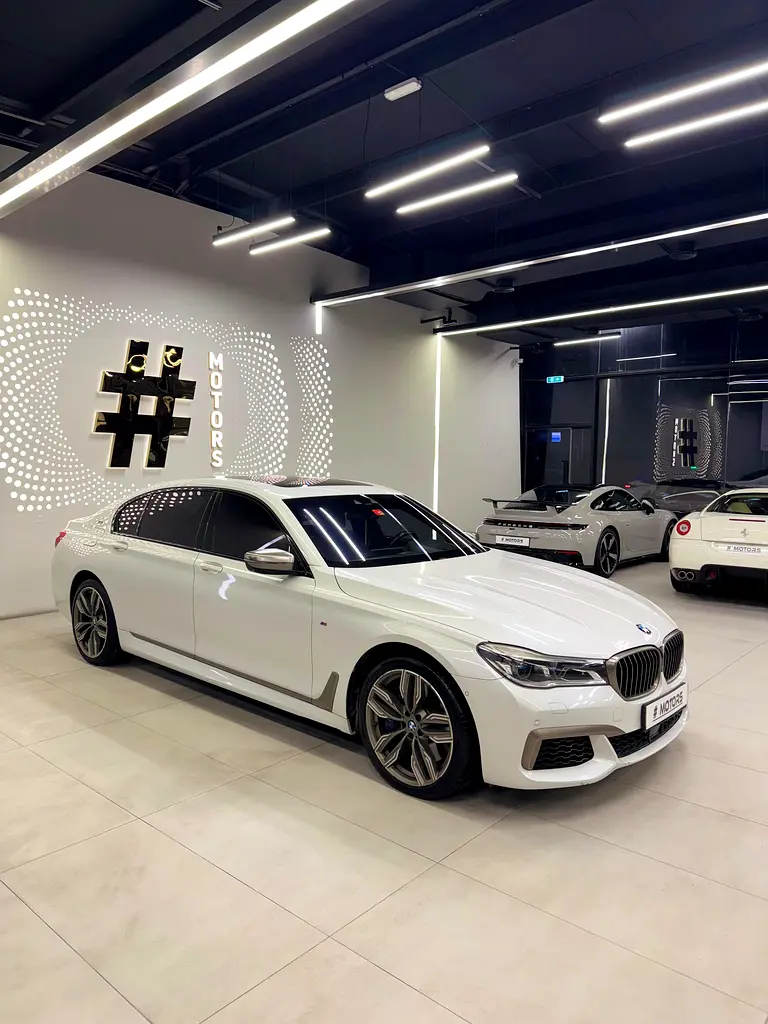 BMW 7-Series 2019 — photo 1 of 20