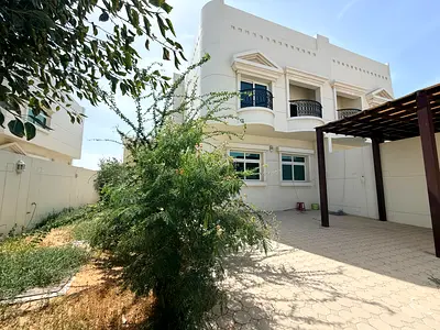 مساحة واسعة _ تشطيب حديث _ 4 غرف _ 5 حمام _ غرفة خادمة _ موقع متميز _ سعر حصري