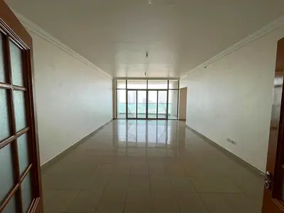 اكبر مساحة اربعة وصالة مع تراس تكيف مجاني وباركن مجاني