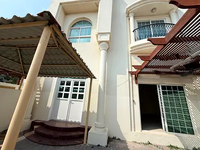 4غرف/ 5 حمامات/صالة واسعة /غرفة خادمة /غرفة ستور /جيم /مسبح /بارك /مساحة ممتازة