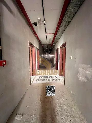فرصة استثمارية مميزة لامتلاك سكن عمال قائم ومؤجر/جاهز في منطقة الجرف الصناعية 2، إحدى أهم المناطق الصناعية في عجمان، والتي تشهد طلبًا مرتفعًا ومستمرًا