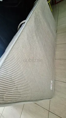 Single mattress with striped removable cover, spring
