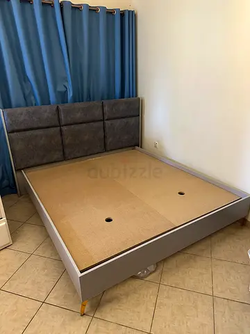 180x200cm King size bedframe with cushioned headboard