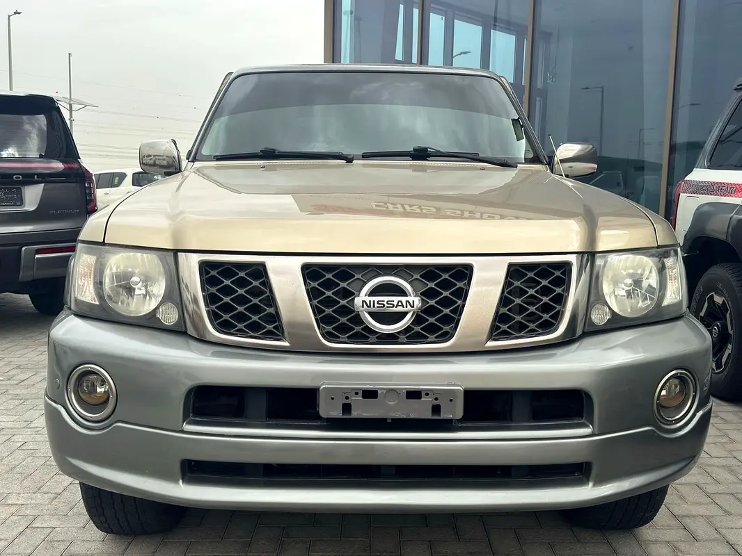 Nissan Patrol Safari 2017 — photo 1 of 7