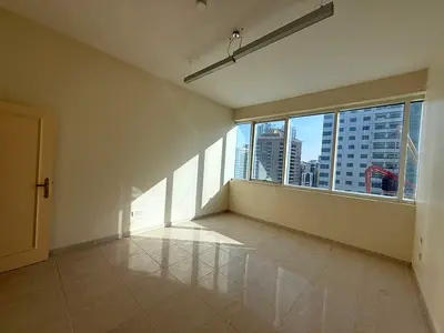 شقة غرفتين وصالة للإيجار – المجاز 2 | الشارقة تكيف مجاني