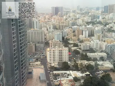 للبيع بعجمان ابراج الكورنيش إطلالة جزئية على البحر شقة غرفتين وصاله الغرف ماستر مساحة واسعة
