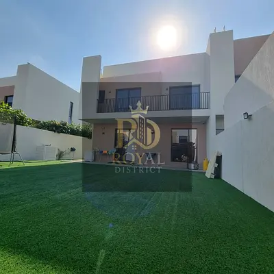 فرصة مميزة | تاون هاوس زاوية بأربع غرف نوم | تصميم خاص | موقع متميز.