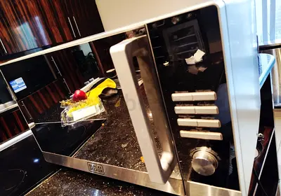 Black+Decker 30L Microwave Oven with Grill (MZ30PGSS)