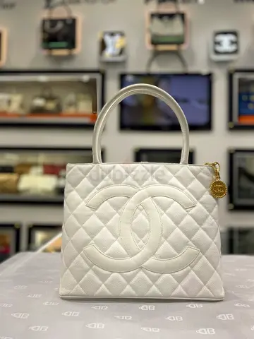 Chanel White Quilted Caviar Medallion Tote Bag (Authentic/PreOwned)