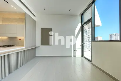 Smart Home |Private pool | 4 Cheques | Vacant