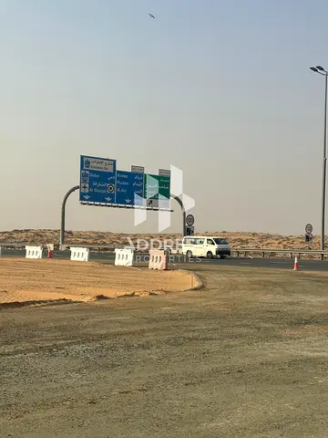 فرصة تجارية مميزة على شارع مليحة