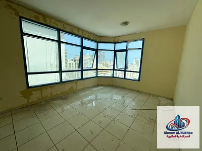 أجمل وأكبر مساحة شقة غرفة وصالة في القاسمية، بإطلالة بانورامية، مع خزائن بالحائط، وتكييف وغاز مركزي .