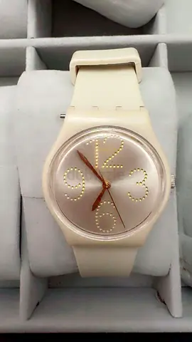 Elegant Casual Watch with Cream Strap