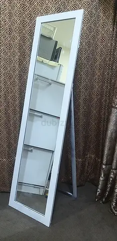 White full-length mirror with built-in shelving (freestanding)