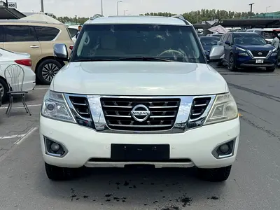 Nissan patrol 2013 fullopshin white color GCC calen car