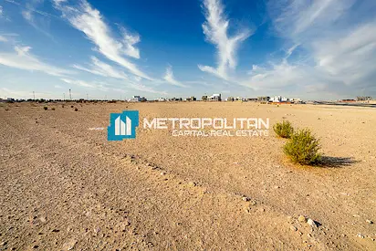 Massive Residential Plot | Single Row | Waterfront