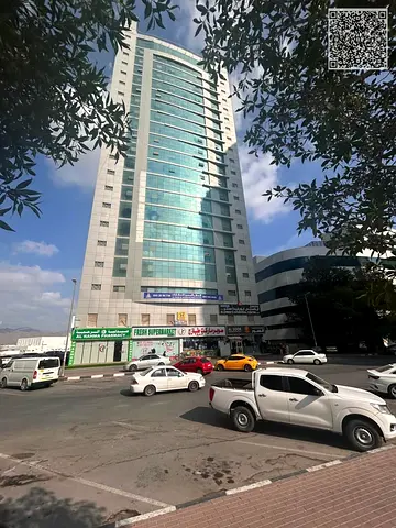 شقة أنيقة غرفة وصالة مع حمام ومطبخ مجهز بخزائن حائط عصرية وتكييف مركزي وغاز متوفر بموقع مثالي للسكن الهادئ