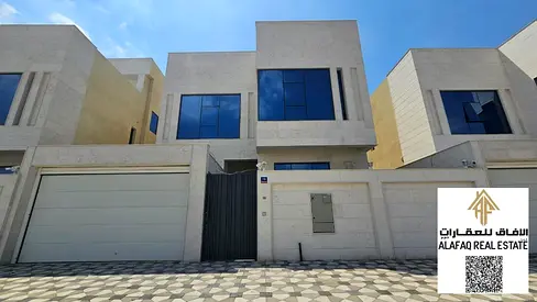 فيلا تجارية فاخرة للإيجار في الياسمين على شارع رئيسي، 5 غرف ماستر، 6 حمامات، مساحة واسعة وتصميم عصري مميز