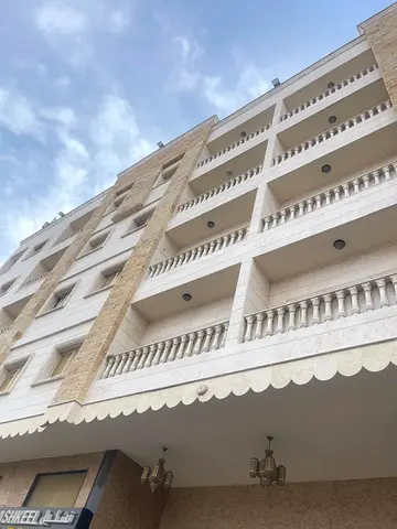 شقة جميلة ومريحة للإيجار في منطقة الجرف، تتميز بموقع حيوي قريب من جميع الخدمات، مناسبة للعائلات أو الأفراد الباحثين عن الراحة والمساحة الجيدة.
