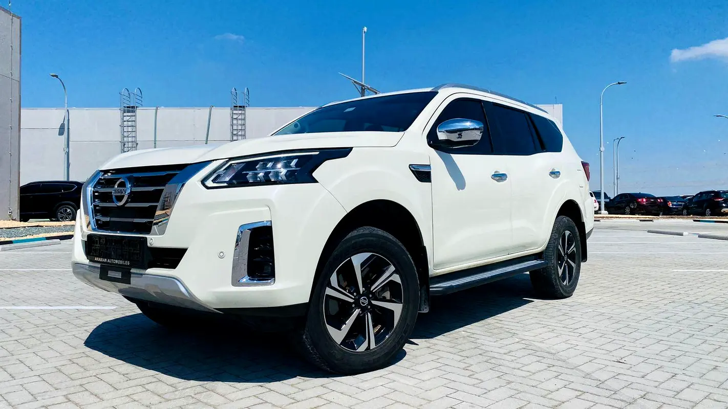 Nissan Xterra 2023 — photo 1 of 11
