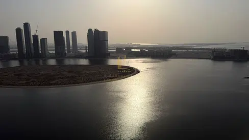 🏡 للبيع | شقة 3 غرف وصالة بإطلالة بحرية كاملة | برج الأنوار – الشارقة